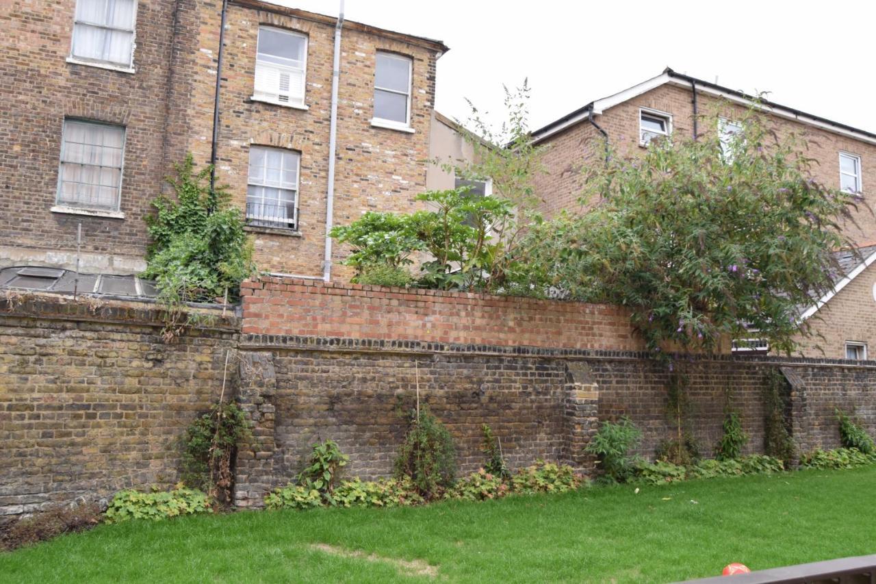 2 Bedroom House In Hackney Londra Exterior foto